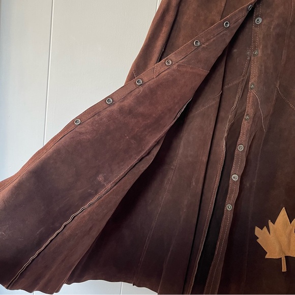 Vintage Suede Leather Skirt Brown Maple Leaf Snap Front Canada Appliqué Midi Vtg - Picture 10 of 14